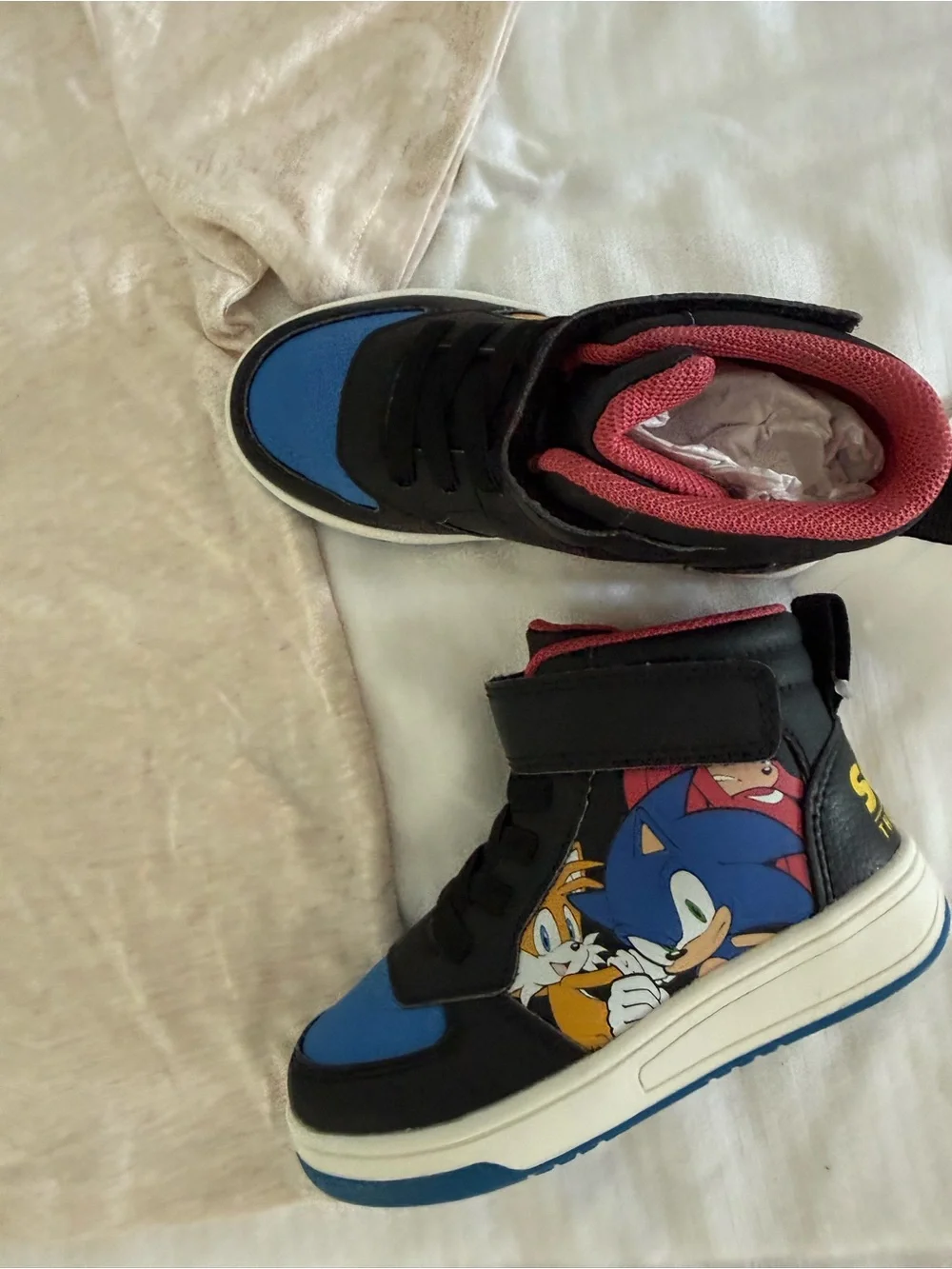 New boys Sz 7.5 Sonic the Hedgehog shoes, shirt, socks